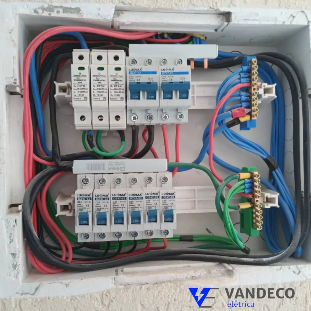 Quadro de distribuição elétrica em Jaú